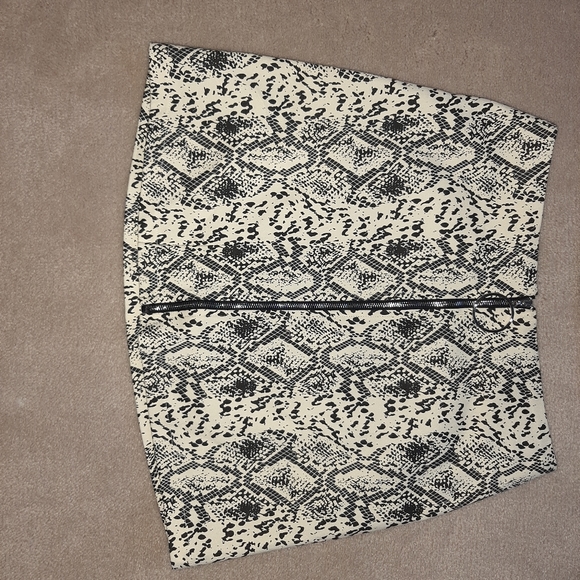 2/20 Skirt Sans souci NWOT - Picture 2 of 4